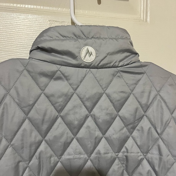 Marmot Women's Light Gray Quilted Puffer Jacket - Picture 4 of 7